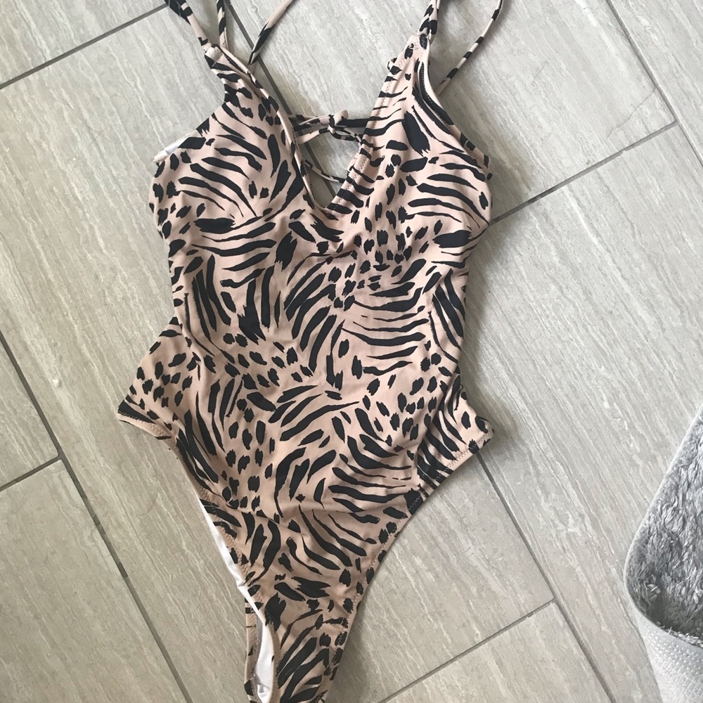 SHADE SHORE Bathing suit small